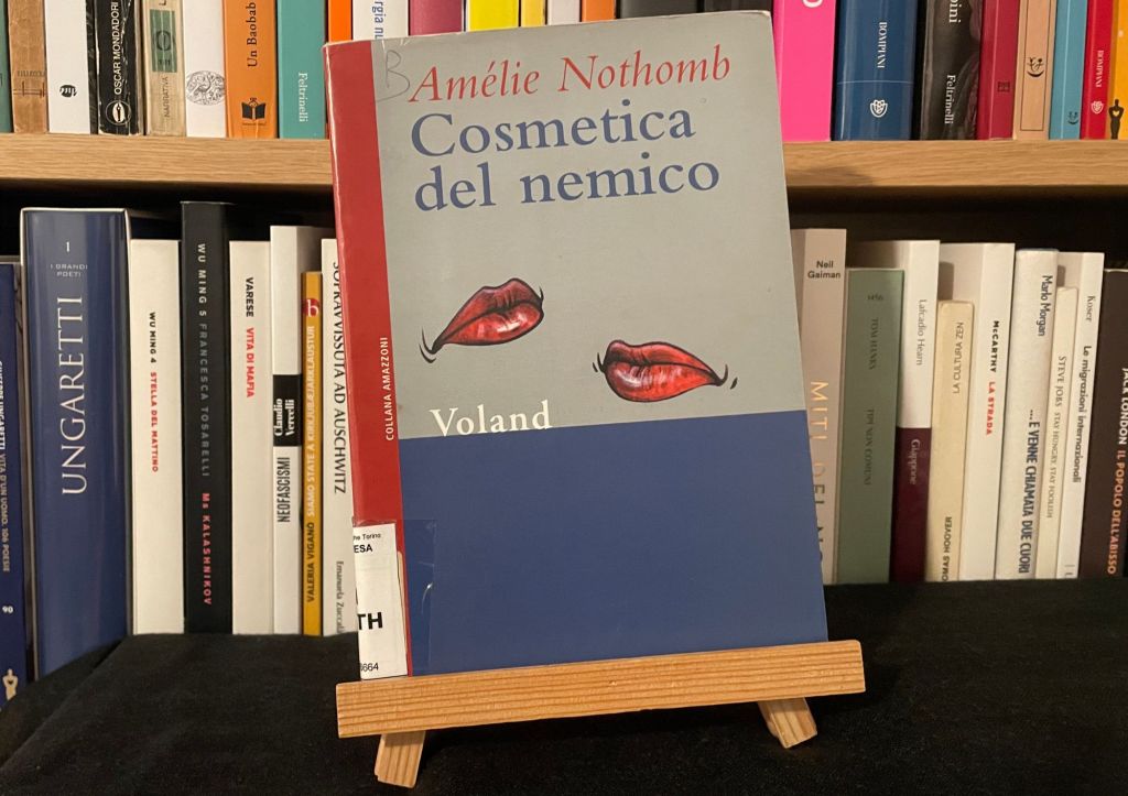 Cosmetica del nemico: la “sceneggiatura noir” che mette il male allo&nbsp;specchio